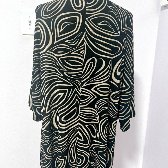 Chico's Travelers Black and Cream acetate Patterned Cardigan 3 - Picture 5 of 6